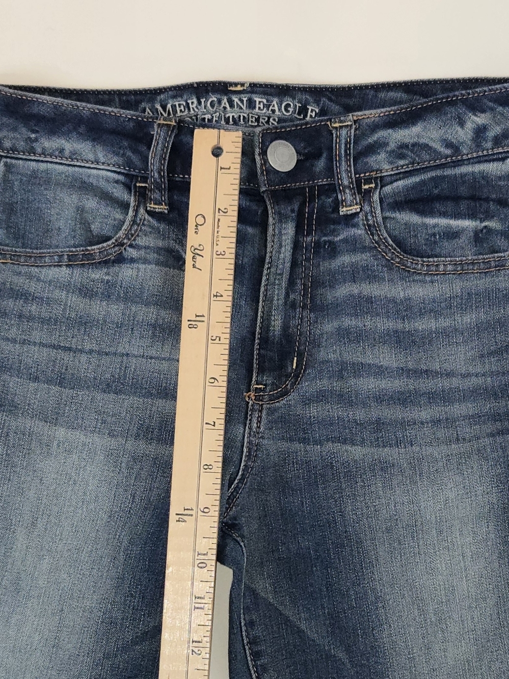 American Eagle Outfitters Medium Wash Whisker Jeans - Blue Womens Size 8 (6) - Picture 6 of 13